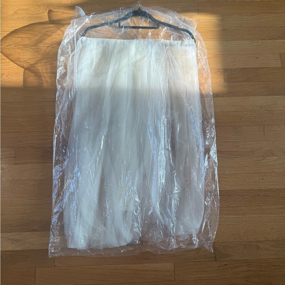 Martina Liana 510 designer Women's Wedding Dress Size 8 (USA 6) with veil - Picture 7 of 16